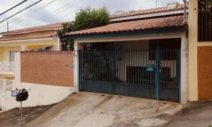Casa para Venda em Bragança Paulista, Jardim Europa, 3 dormitórios, 1 suíte, 2 banheiros, 2 vagas