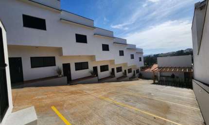 Casa para Venda em Bragança Paulista, Jardim São Miguel, 2 dormitórios, 1 banheiro, 1 vaga