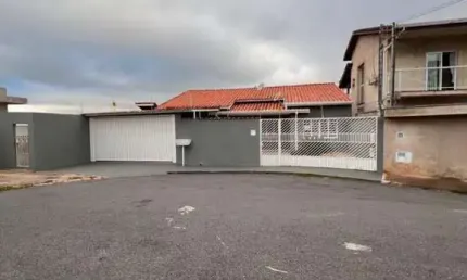 Casa à venda em Bragança Paulista, Residencial das Ilhas, com 3 quartos, com 180 m²