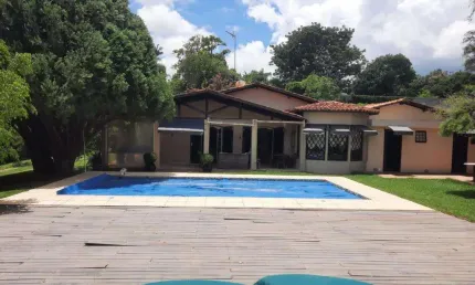 Casa à venda em Bragança Paulista, Jardim Santa Helena, com 3 suítes, com 393 m²
