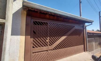 Casa para Venda em Bragança Paulista, Jardim São Lourenço, 2 dormitórios, 1 banheiro, 2 vagas