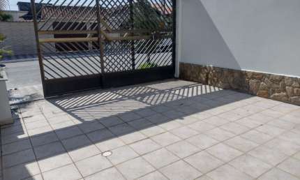 Linda casa 2 dorms, suite, sacada, garagem, próximo ao mar