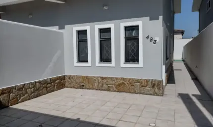 Casa 2 quartos - Lado Praia no Maracana em Praia Grande - RP373