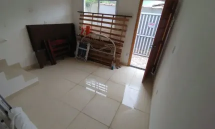 Casa 2 quartos - Quintal - Lado Praia no Jardim Real em Praia Grande - RP439