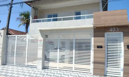 Casa 2 quartos - Lado Praia no Jardim Imperador em Praia Grande - RP484