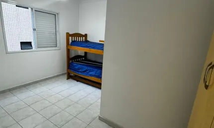 vila caiçara, apto 1 dorm, sacada, garagem, 30 mts do mar.