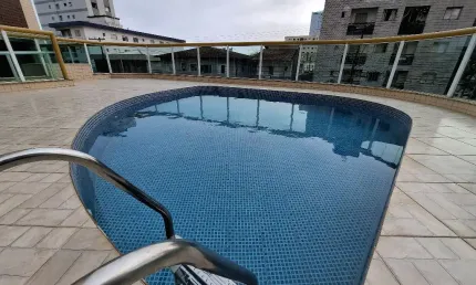 Vila caiçara, lindo apto 2 dorms, suite, sacada, 100 mts do mar