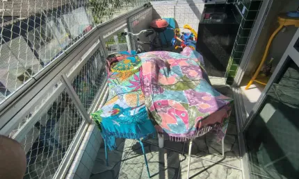 Vila caiçara, excelente apto, 2 dorms, suite, sacada, prédio frente para o mar