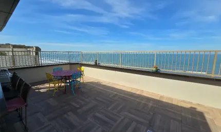 Cobertura 4 quartos mobiliado - Frente Mar - Na Vila Caiçara em Praia Grande - RP670