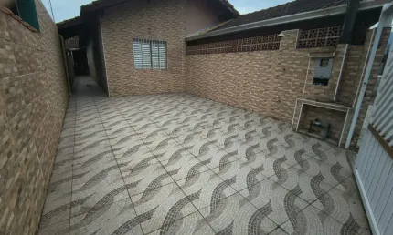 Casa 2 dormitorios 50 metros da praia r$ 335.000,00 à vista