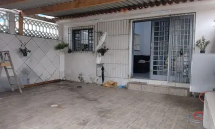 Casa para venda possui 65 metros quadrados com 1 quarto em Caiçara - Praia Grande - SP