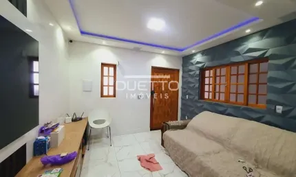 Sobrado com 03 dormitórios, sendo 01 suíte master e área de lazer com piscina, no Jardim Aeroporto