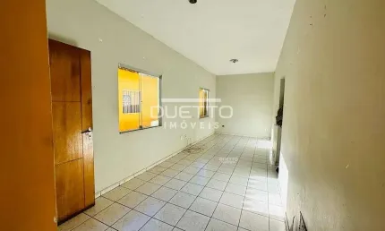 Casa de condomínio com 02 dormitórios e quintal, à venda na Vila São Sebastião, Mogi das Cruzes - S