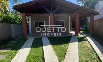 Casa de Praia em condomínio fechado, contando com 03 dormitórios e piscina, à venda em Bertioga - S
