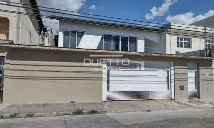 Sobrado à venda no bairro Jardim São Pedro em Mogi das Cruzes/SP