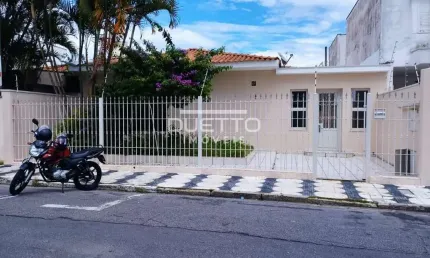 Casa Térrea com 03 dormitórios, sendo 01 suíte, à venda no Centro de Mogi das Cruzes - SP
