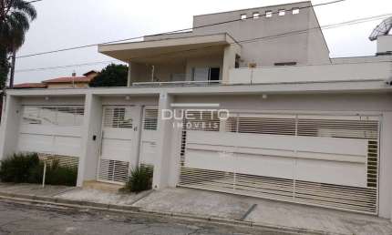 Casa à venda com 4 dormitórios sendo 2 suítes na Vila Oliveira em Mogi das Cruzes - SP