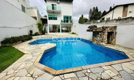 Sobrado Alto Padrão de 03 dormitórios, sendo 01 suíte, à venda na Vila Oliveira, Mogi das Cruzes -