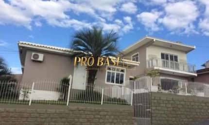 Casa com 3 quartos à venda na Rua Antônio Basil Schroeder, 886, Bela Vista, São José por R$ 799.000
