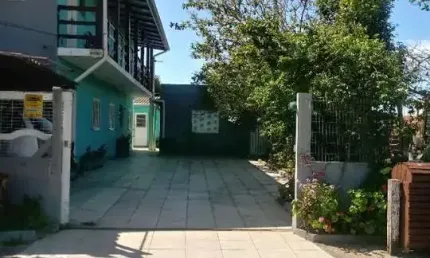 Vendo Pousada, em Capão da Canoa, com 7 aptos e estacionamento. CONFIRA!