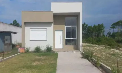 Casa com 2 quartos, demais peças, nunca habitada, no Capão Village em Capão Novo
