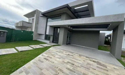 Casa térrea à venda com 3 Suítes, no condomínio Terrasul, condomínio fechado, 2 vagas