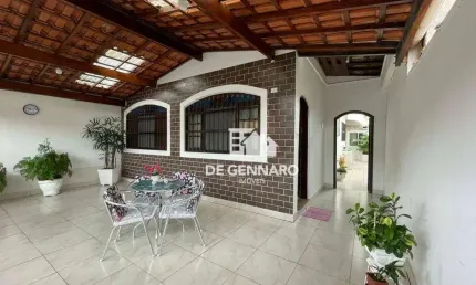 OTIMA CASA EM BOQUEIRÃO NO CENTRO UM ACHADO PROXIMA DE TODO TIPO DE COMERCIO MERCADOS BANCOS VENHA FALAR COM A GENTE E DESFRUTAR DESSA MARAVILHA DEIXA