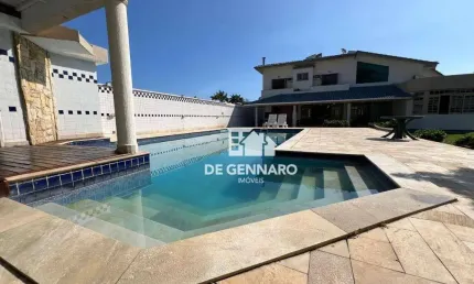 Condomínio Fechado, Praia de Pernambuco, Guarujá. Linda casa com 5 suítes.