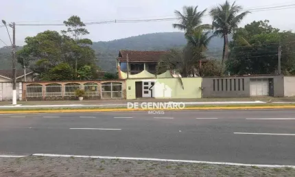 BELA CASA NA PRAIA ENTRE A  SERRA E  O  MAR. IMÓVEL EXCELENTE PARA RESIDENCIAL OU COMERCIAL.  A UM QUARTEIRÃO  DA PRAIA. CINCO MINUTOS DO CENTRO COMER