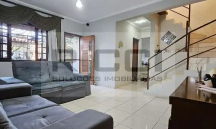 Casa com 3 quartos à venda na Rua Carlos Lacerda, 376, Vila Cintra, Mogi das Cruzes