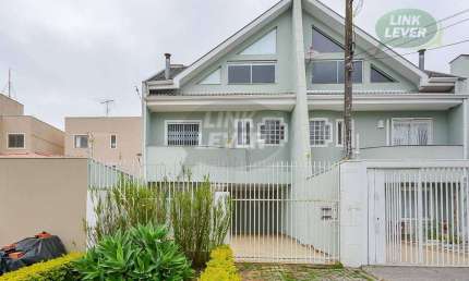 Sobrado com 3 dormitórios para alugar, 151 m² por R$ 4.255/mês - Bacacheri - Curitiba/PR