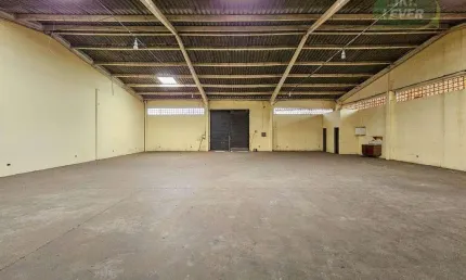 Galpão para alugar, 420 m² por R$ 7.877/mês - Centro - Curitiba/PR