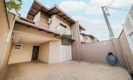 Sobrado semi mobiliado, com 6 metros de abertura, 3 quartos (1 suíte) à venda, 107 m² - Vila Nova - Joinville/SC