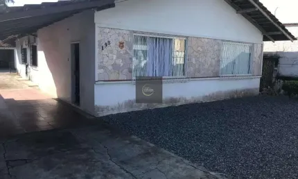 Casa no saguaçu, com área privativa de 139m², 03 dormitórios, sendo 01 suíte.