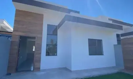 Casa face leste com pé direito alto à venda por R$ 325.000 - Volta Ao Mundo I -