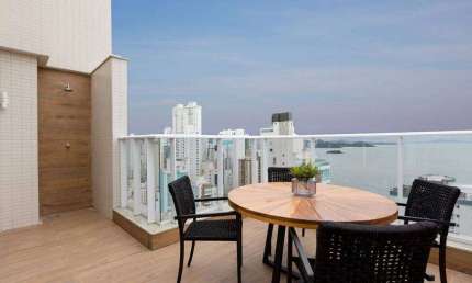Apartamento para venda possui 311 metros quadrados com 4 quartos em Centro - Balneário Camboriú - SC