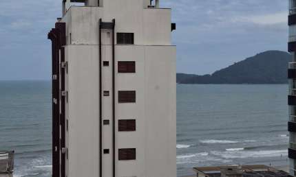 Quadra mar 3 suítes, sacada com churrasqueira carvão e vista do mar permanente!