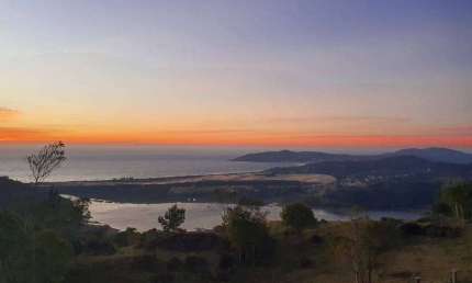 Terreno com 20.000 metros quadrados, vista do MAR e da lagoa, na praia do Siriú em Garopaba, SC