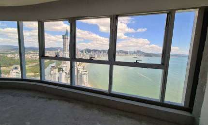 Apartamento para venda tem 257 metros quadrados com 4 quartos em Centro - Balneário Camboriú - SC