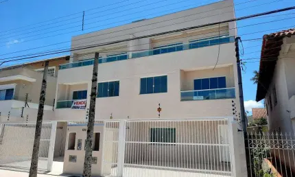 Casa no Centro de Balneário Camboriú, na Rua 2.070, entre Terceira e quarta Avenidas.