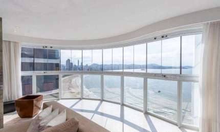 IBIZA TOWERS, frente MAR com 238 metros com 4 suítes e 4 vagas, finamente mobiliado e equipado.