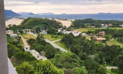 Casa nova, escriturada, na lraia do Siriú em210 m2 vista do mar, do Sul da ilha de Florianópolis e da praia da Guarda do Embaú terreno com 1000 m2 Siriú Garopaba - SC