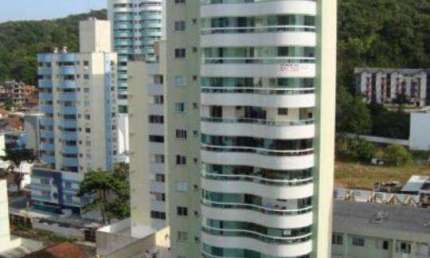 Apartamento na quadra do MAR, Barra Norte 3 suítes, 2 vagas paralelas.