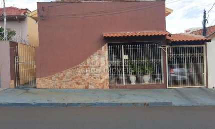 Casa para Venda em Jaboticabal, Centro, 3 dormitórios, 1 banheiro, 1 vaga