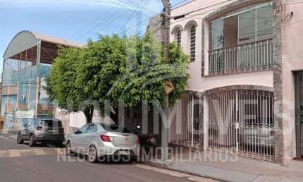 Sobrado Comercial para Venda em Jaboticabal, Centro, 3 dormitórios, 2 suítes, 3 banheiros, 1 vaga