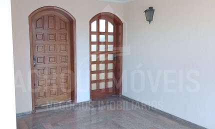 Casa com 3 quartos à venda na Avenida Pintos, Centro, Jaboticabal
