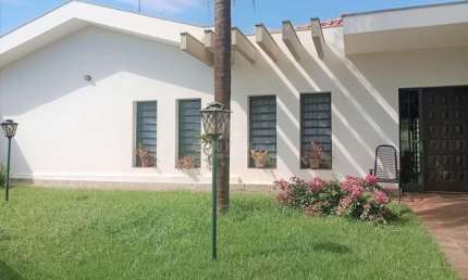 Casa para Venda em Jaboticabal, Nova Jaboticabal, 3 dormitórios, 1 suíte, 4 banheiros, 4 vagas