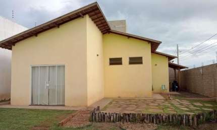Casa para Venda em Jaboticabal, Jardim Monterrey II, 3 dormitórios, 1 suíte, 1 banheiro, 4 vagas