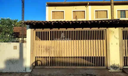 Casa com 3 quartos para alugar na Avenida Duque de Caxias, 1165, Centro, Jaboticabal