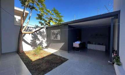 Casa para Venda em Londrina, Terra Bonita, 2 dormitórios, 1 banheiro, 4 vagas